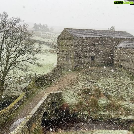 Amanda Owen - 19.3K Likes - All the seasons in a day. βοΈ βοΈ βοΈβοΈ
#yorkshire #weather #winter #spring #shepherdess #farm