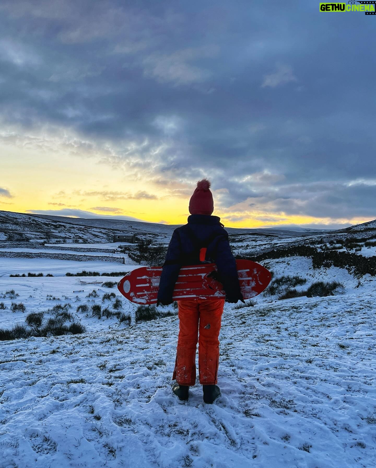 Amanda Owen - 20K Likes - A proper wintery feel to the beginning of December.
βοΈβοΈππ΄ππ
#swaledale #yorkshire #shepherdess #winter #nithered #snow #cold #freezing