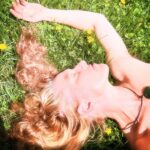 Amanda Palmer Instagram - Happy Birthday me. This is what 48 looks like with the dandelions in my backyard. I wrote a long, long, long post for my patrons this morning. I also wrote a goddamn best-selling book about asking so I am not afraid to do it: for my birthday, if you want to give me a gift, please honor me, my work, my life, and my ability to survive by becoming one of my patrons. I’m at 18,000 and I’d love to get to 20,000 by the end of the day. Join for a dollar. Or even just hop on for free and see how you like getting the (frequent) posts for all followers. I just posted my monthly “State of All Things” post, birthday edition, to my paying patrons, and the link is here and in stories. https://www.patreon.com/posts/102823290?utm_campaign=postshare_creator I love you all so much. From the bottom of my art heart, thank you for being on this ride with me. ♥️🎡🎉🫠😱💜🤷‍♀️♥️