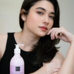Amanda Rigby Instagram - Say no to dry skin and feel fresh throughout the day! @scarlett_whitening 🥰✨