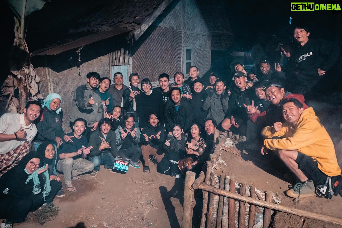 Amanda Rigby Instagram - And it's a wrap for #WeGo π¬ Thank you to all the cast and crew, you guys were amazing! Thank you for the good vibes π«Άπ» Sampai ketemu lagi π€ @rapictures.id @billychristianfilms