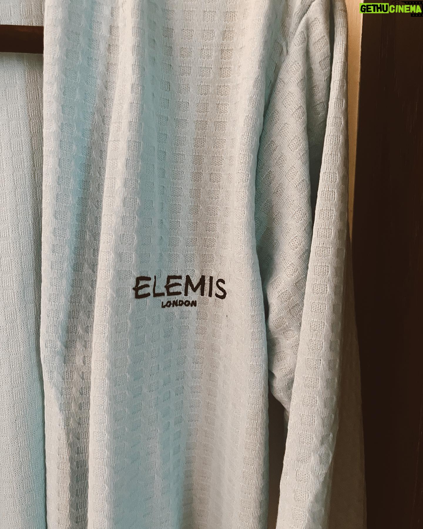 Amanda Rigby Instagram - a day with @elemis_id 💙🦋 #elemisid #elemis