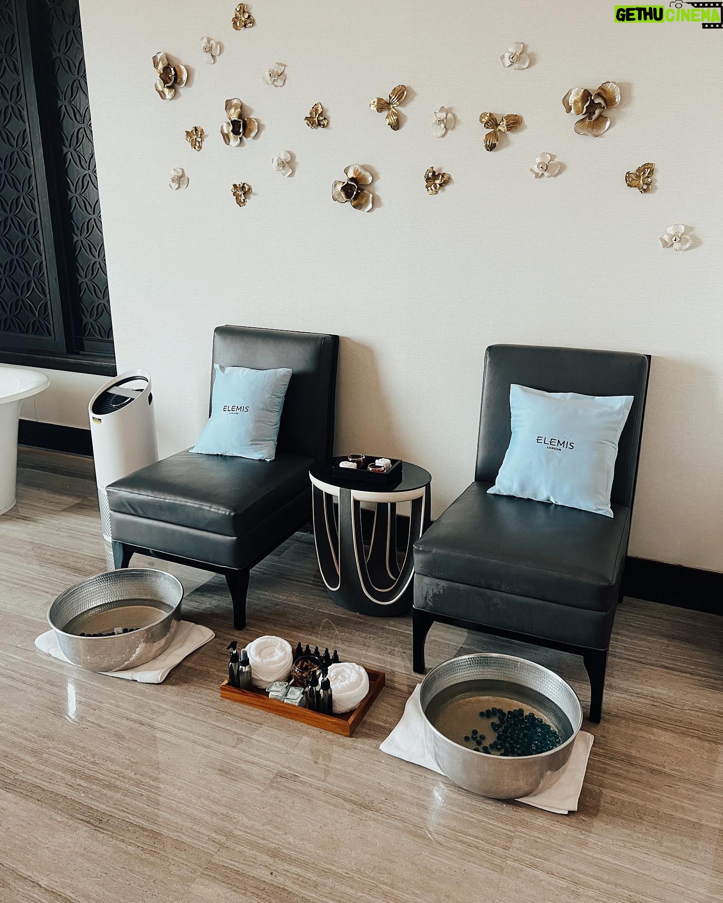 Amanda Rigby Instagram - a day with @elemis_id 💙🦋 #elemisid #elemis