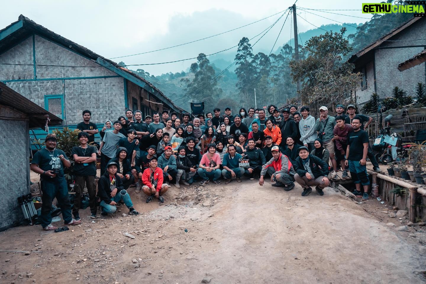 Amanda Rigby Instagram - And it's a wrap for #WeGo π¬ Thank you to all the cast and crew, you guys were amazing! Thank you for the good vibes π«Άπ» Sampai ketemu lagi π€ @rapictures.id @billychristianfilms