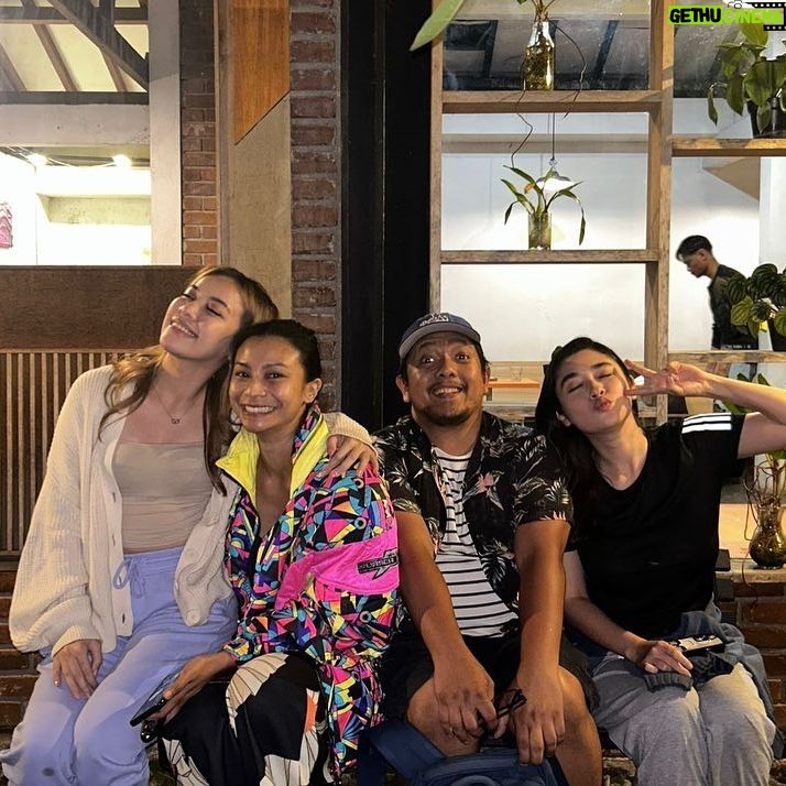 Amanda Rigby Instagram - And it's a wrap for #WeGo π¬ Thank you to all the cast and crew, you guys were amazing! Thank you for the good vibes π«Άπ» Sampai ketemu lagi π€ @rapictures.id @billychristianfilms
