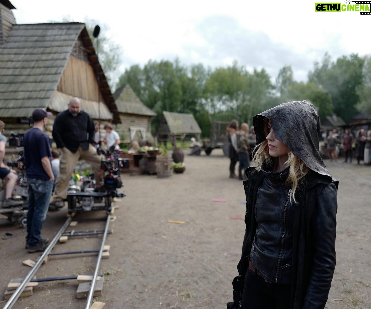 Amanda Schull Instagram - #TBT Prague, 2017. But also, England, 1491. Does anyone remember who Cassie and Cole found in that village? 📸: by the lovely @grossman5779 • • • #12Monkeys #thiswasmylastdayonset