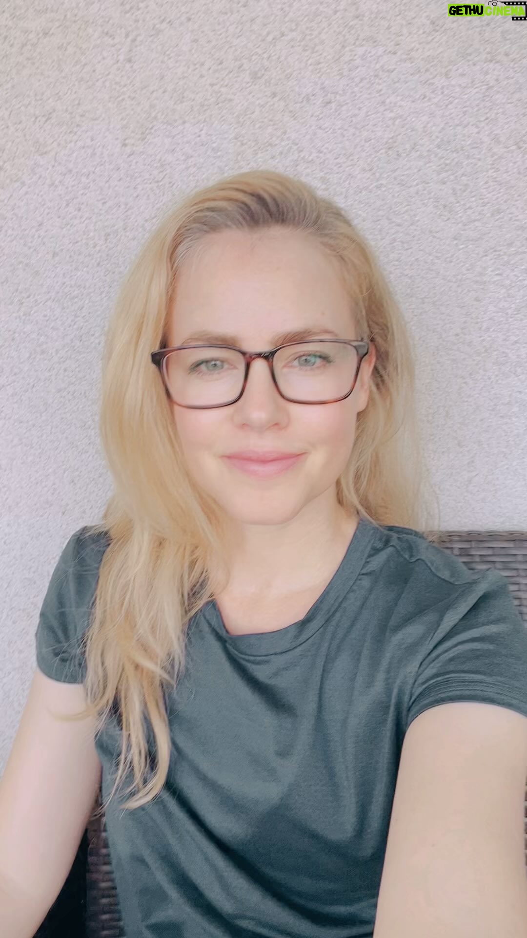 Amanda Schull Instagram - Book club, anyone? #thedutchhouse #thedutchhouseannpatchett #annpatchett #library