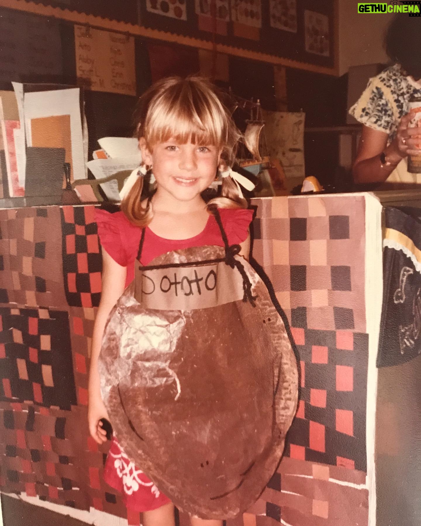 Amanda Schull Instagram - 🥔Happy (American) Thanksgiving!🥔 May your day be filled with cheer and your mashed potato cup runneth over. #TBT #iwasapotato #notatortoise #youcantellbythesign #oldiebutgoodie #nofilter #happythanksgivingday