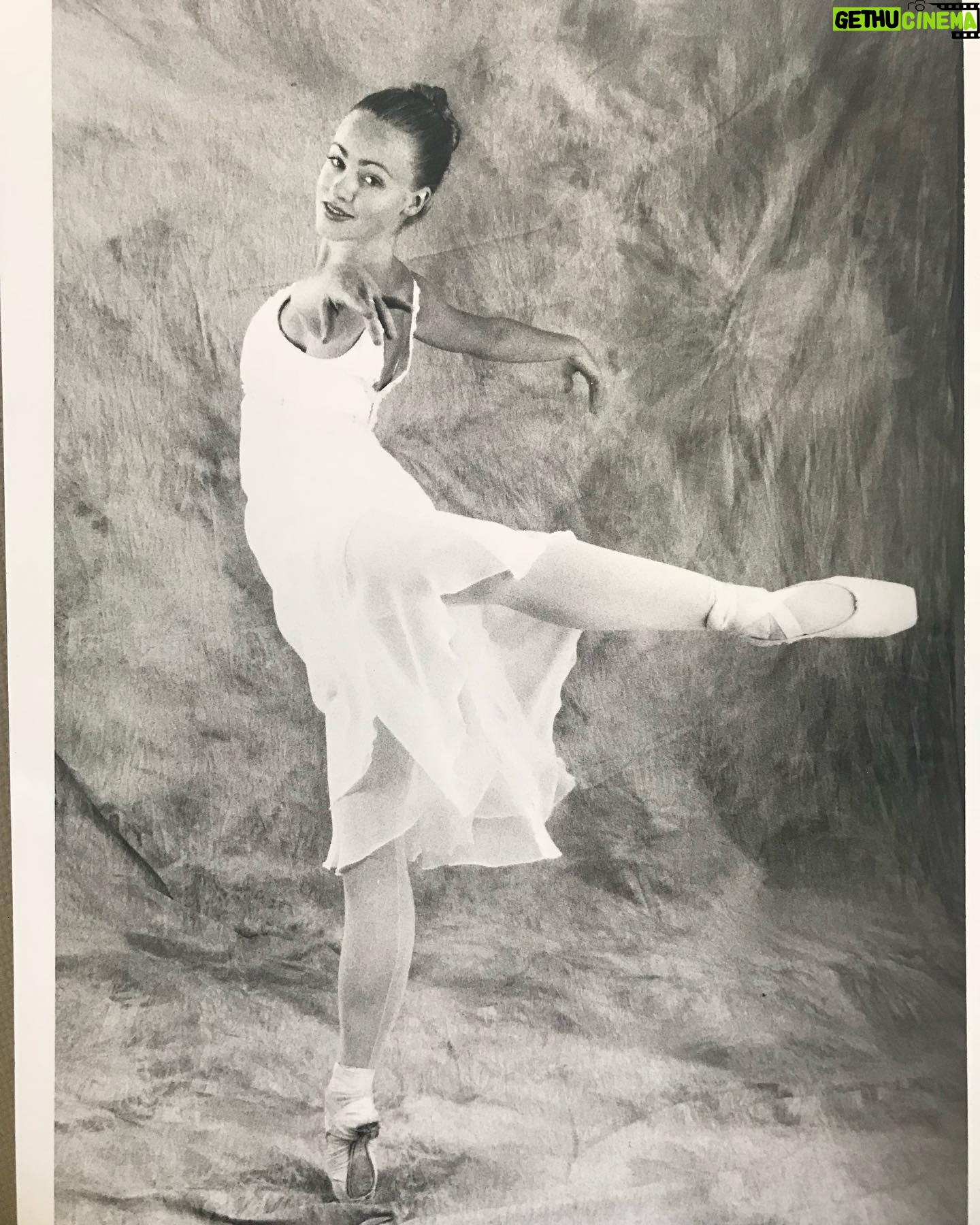 Amanda Schull Instagram - Happy #worldballetday This is my summer program application photo when I was 16 years old. Remember those? What do kids do now? Hologram their auditions in? Which ballet summer program was your favorite? • • • #biscuitfoot #notthebestangle #ballet #fbf #nofilter