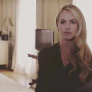 Amanda Schull Instagram - #TBT
Can anyone guess the show this was from? Bonus points for knowing the movie this episode was parodying and with which future coworker I’m speaking... 📺 🎥 #tv #film