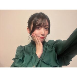 Amane Shindo Instagram - 📷📸

ファンの方から「あまねすのインスタ奥歯が痛む人みたいになってるよ！？」ってお聞きして見てみたらずっと虫歯ポーズしてた🦷⁉️

自撮りだと片手空いちゃうからってこのポーズしがち…奥歯元気です✌️
 #ねすぐらむ