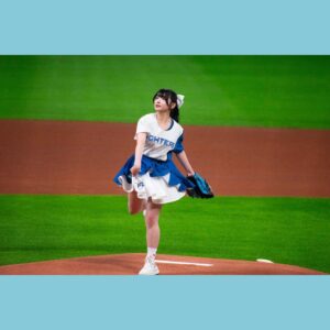 Amane Shindo Instagram - 5月10日 北海道日本ハムファイターズさんの始球式でファンの皆さんが撮ってくださったお写真です✨️
とっても素敵なお写真や動画がいっぱい…送って下さってありがとうございます！！嬉しいです😭✨️️🩵

夢の始球式…本当に楽しかったなぁ💭
家族親戚に沢山喜んでもらえて本当に嬉しかったの𐔌՞⁔т · т⁔՞𐦯

実は、この日の試合でプロ野球沼にハマって毎試合チェックしております笑
こんなにドキドキがいっぱいで感動が詰まってるなんて…日ハムさん応援していますｯｯｯｯｯ‼️‼️✨️

試合も見たい！エスコンのご飯気になる！！食べたい！！！今とてもエスコンに行きたいですꉂꉂ(ˊᗜˋ*)

  #北海道日本ハムファイターズ  #進藤あまね  #ねすぐらむ