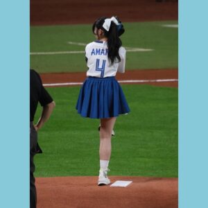 Amane Shindo Instagram - 5月10日 北海道日本ハムファイターズさんの始球式でファンの皆さんが撮ってくださったお写真です✨️
とっても素敵なお写真や動画がいっぱい…送って下さってありがとうございます！！嬉しいです😭✨️️🩵

夢の始球式…本当に楽しかったなぁ💭
家族親戚に沢山喜んでもらえて本当に嬉しかったの𐔌՞⁔т · т⁔՞𐦯

実は、この日の試合でプロ野球沼にハマって毎試合チェックしております笑
こんなにドキドキがいっぱいで感動が詰まってるなんて…日ハムさん応援していますｯｯｯｯｯ‼️‼️✨️

試合も見たい！エスコンのご飯気になる！！食べたい！！！今とてもエスコンに行きたいですꉂꉂ(ˊᗜˋ*)

  #北海道日本ハムファイターズ  #進藤あまね  #ねすぐらむ