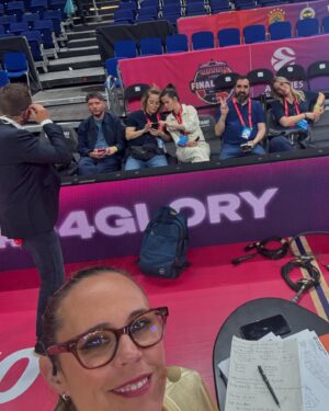 Amaya Valdemoro Instagram - Un mix de fotos no publicadas durante estos días en Berlín.
Dar las gracias a mis compis, por una temporada espectacular, os quiero mucho a todos! 
Nos vemos la temporada que viene 😍🏀