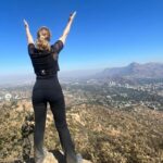 Amaya Forch Instagram – Hace un buen rato que no subía el cerro. Gracias @marceolivaresu por el apañe. Vamos por más! Im back ! (in black🤘)

(La cumbre que se ve al frente es el Manquehue, hacia la izquierda un poco más abajo está el Carbón y hacia la derecha el Manquehuito)
