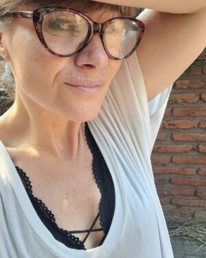 Amaya Forch Instagram - Mientras ustedes toman sol....yo...tomo sombra.