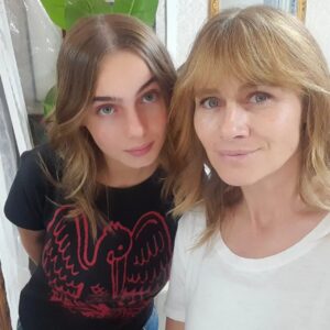 Amaya Forch Instagram - Con mi Juli nos fuimos a enchular donde el sequísimo @tebanhair . 💞