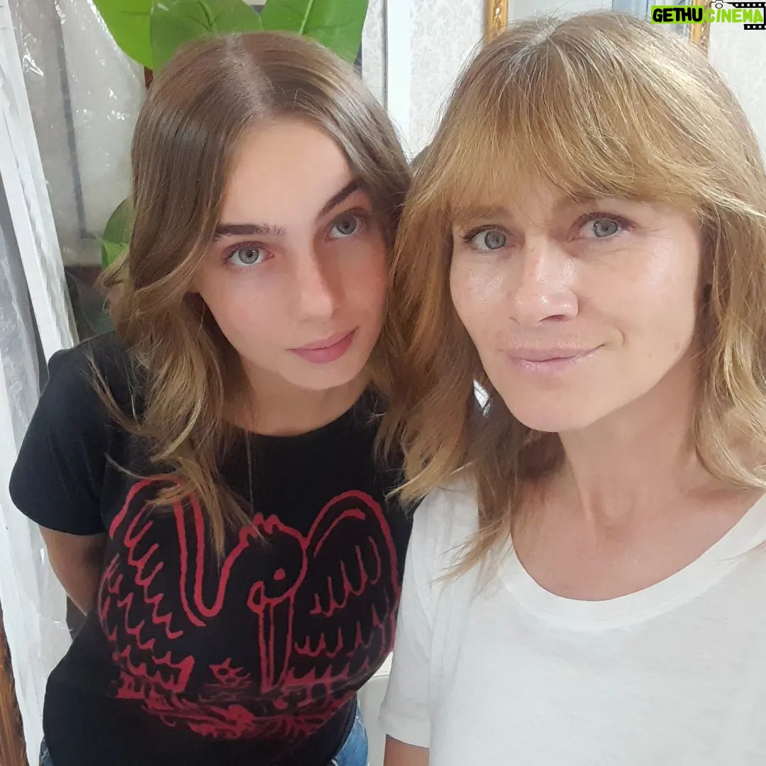 Amaya Forch Instagram - Con mi Juli nos fuimos a enchular donde el sequísimo @tebanhair . 💞