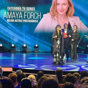 Amaya Forch Instagram - Emocionada, agradecida, sorprendida, feliz, querida, acompañada, esperanzada, abrazada, celebrada, reconocida, premiada. Gracias !
