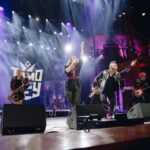 Amaya Forch Instagram – Te imaginas homenajear a @cecilia_laincomparable en el Festival de Olmué junto a @tomocomorey y compartir escenario con @tommyreyoficial y @elbloqueocho ?
Gracias por esta invitación tan linda a ser parte de un momento tan importante en su historia. Los quiero @tomocomorey !!! 🙌❤️🎶😘
(fotos de @betosk1)