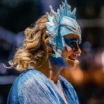 Amaya Forch Instagram – Sigo emocionada por este concierto/espectáculo tan lindo que hicimos en 6 plazas distintas de la comuna de Las Condes. Es mi segundo año junto a Martita, Andrea, Irene, Christian, Julian, Isabel y la compañía Cassis con todo su equipo de bailarinas, bailarines, chicas de vestuario, bellas de maquillaje. Tambien la orquesta y coro. Varios del equipo técnico, sonido y producción también por segunda vez. 
Otros nuevos que me maravillaron con su talento y belleza. Es tanto el cariño a lo que hacemos y el cariño entre nosotros que siento como un regalo el haber podido compartir estos meses creando, cantando, actuando y bailando juntos en el escenario. Quisiera poder agradecer a todos. Quisiera tener fotos de todos . Los llevo aquí en mi corazón. Agradezco también al Teatro Minucipal de Las Condes y la U de los Andes por pensar nuevamente en mi . 
Fui la estrella de Oriente pero en realidad fueron todos ellos quienes alumbraron mi corazón. ❤️
Gracias @pornografo y @fotodoorm por estas lindas fotos.
Y gracias a todos quienes fueron a vernos y a los ojitos y sonrisas de tantos niños felices cantando junto a nosotros
Feliz Navidad !