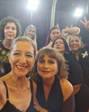 Amaya Forch Instagram - Emocionada, agradecida, sorprendida, feliz, querida, acompañada, esperanzada, abrazada, celebrada, reconocida, premiada. Gracias !