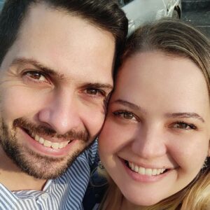 Ámbar Díaz Instagram - Feliz aniversario, mi amor❤️gracias por siempre hacer mi vida más feliz...por ese amor que es profundamente adulto, genuino, de equipo, de planes, detalles, expectativas, respeto, apoyo, paciencia, complicidad, carácter, contar el uno con el otro, caerse, levantarse, hacerse cargo de los errores, aceptarse, admirarse, amarnos como somos, reír y llorar juntos, negociar, discutir, contentarse y ser reales, honestos, leales...ha sido hermoso encontrarte sin buscarte.Te amo JL 🍷🥃🎉