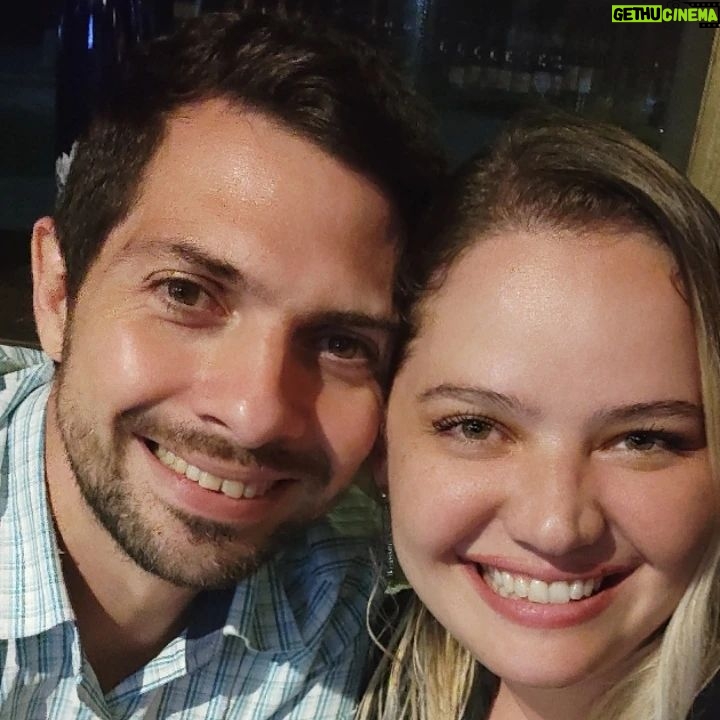 Ámbar Díaz - 4.7K Likes - Feliz aniversario, mi amor❤️gracias por siempre hacer mi vida más feliz...por ese amor que es profundamente adulto, genuino, de equipo, de planes, detalles, expectativas, respeto, apoyo, paciencia, complicidad, carácter, contar el uno con el otro, caerse, levantarse, hacerse cargo de los errores, aceptarse, admirarse, amarnos como somos, reír y llorar juntos, negociar, discutir, contentarse y ser reales, honestos, leales...ha sido hermoso encontrarte sin buscarte.Te amo JL 🍷🥃🎉