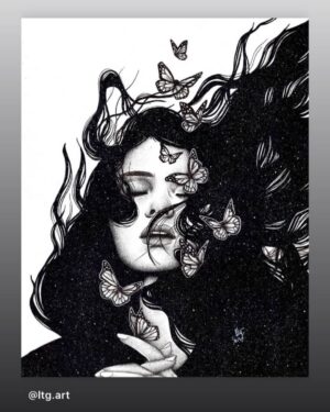 Ámbar Díaz Instagram - Dama

Aquella que más allá de maquillaje, contoneo y tacones, sabe mirar a los ojos como estoico en guerra 
La que sabe hacer sentir estrellas entre sábanas y cuidar que el café tenga canela y la tostada mantequilla
Esa que sostiene y suelta 
Ama profundamente, sabe quedarse si también es bien amada y no duda en abrir puertas cuando no
Es leal a sus valores y principios fuera de su habitación 
Sabe siempre que la palabra debe tener valor 
Dama aquella con la certeza de lo que tiene dentro de su alma, mente y corazón 
La que ríe como niña y muestra templanza de carácter cuando es necesario
Esa amazona con cicatrices de vida y algunos recuerdos que quisiera amputarse 
Se amansa ante la inocencia y la fragilidad con la mayor de las prudencias 
Dama de día y de noche 
La que de madrugada va descalza y te abraza los temblores o la fiebre 
Aquella que es madre en su corazón por decisión, la que nunca será...la que está por venir 
La dama se hace cargo de lo que le corresponde y observa sigilosa de lejos lo que no tiene remedio 
Nunca calla su voz, pero sabe siempre como hacerla sentir con el mayor de los respetos y en qué momento manifestarla a través de silencios necesarios 
Una verdadera dama es sensual a cualquier edad, porque su sello es su sonrisa propia de la universidad de la vida 
Sus acciones hablan por ella y sabes que trascenderá porque deja huellas profundas, intensas y hermosas en todos los que la rodean 
Se perfuma cada mañana con toques afables e intensos para salir a triunfar y a fracasar como una verdadera humana, demasiado humana. 
¿Cuál es la dama de tu vida?
#letrasdeambar 🦋