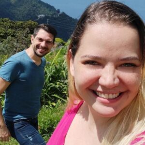 Ámbar Díaz Instagram - Feliz aniversario, mi amor❤️gracias por siempre hacer mi vida más feliz...por ese amor que es profundamente adulto, genuino, de equipo, de planes, detalles, expectativas, respeto, apoyo, paciencia, complicidad, carácter, contar el uno con el otro, caerse, levantarse, hacerse cargo de los errores, aceptarse, admirarse, amarnos como somos, reír y llorar juntos, negociar, discutir, contentarse y ser reales, honestos, leales...ha sido hermoso encontrarte sin buscarte.Te amo JL 🍷🥃🎉
