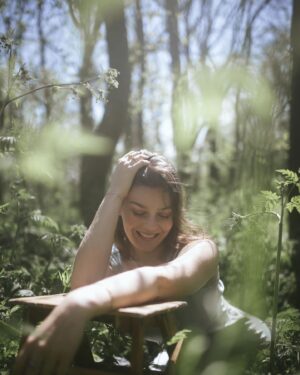 Amber Anderson Instagram - In some beautiful cow parsley with beautiful @alex_cameron 🌿