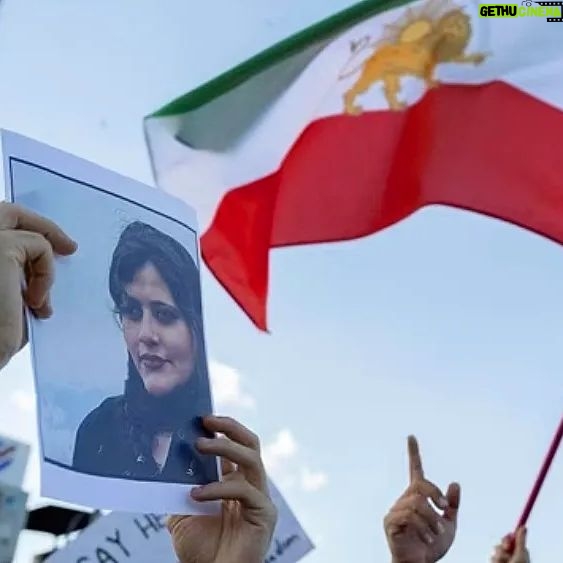 Amber Rose Revah Instagram - I stand solidarity with the people of Iran. For thier FREEDOM. The Iranian authorities must be internationally accountable for the violent actions the world has witnessed. #mahsaamini #iranrevolution