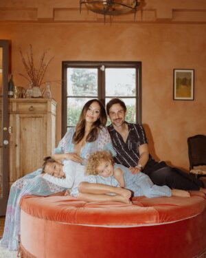 Amber Stevens West Instagram - Family of 5 now loading…
