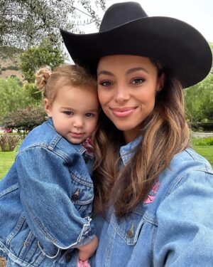 Amber Stevens West Instagram - A few weeks ago