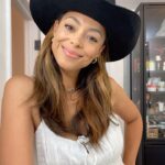 Amber Stevens West Instagram - Summer Makeup! @kevynaucoin sensual skin enhancer SX11 @kevynaucoin percision brow pencil in dark brunette @chanel.beauty liquid eyeliner @maybelline sky high mascara @elfcosmetics hydrating camo concealer in medium peach @chanel.beauty blush 71 MALICE @lancomeofficial dual finish highlighter in dazzling bronze @relbeauty lip in Most Definitely