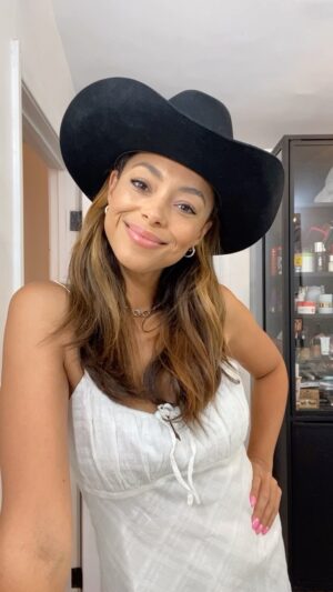 Amber Stevens West Instagram - Summer Makeup!
@kevynaucoin sensual skin enhancer SX11
@kevynaucoin percision brow pencil in dark brunette 
@chanel.beauty liquid eyeliner 
@maybelline sky high mascara
@elfcosmetics hydrating camo concealer in medium peach
@chanel.beauty blush 71 MALICE 
@lancomeofficial dual finish highlighter in dazzling bronze
@relbeauty lip in Most Definitely
