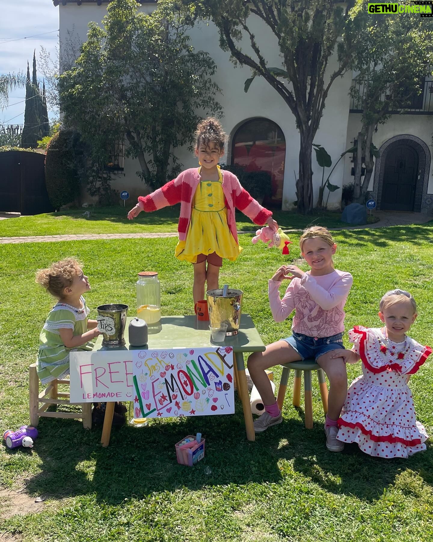 Amber Stevens West Instagram - 🍋 #Ad When life gives you lemons, make lemonade – and when your kids set up a stand, use the spacious @Lincoln Aviator® SUV to elevate the experience! 🚗💨 Making cherished memories and spreading joy in the driveway, one sip at a time. #ThePowerofSanctuary #LincolnAviator 2023 Lincoln Black Label Aviator® model shown with available features. Available at participating Lincoln Black Label Retailers only.