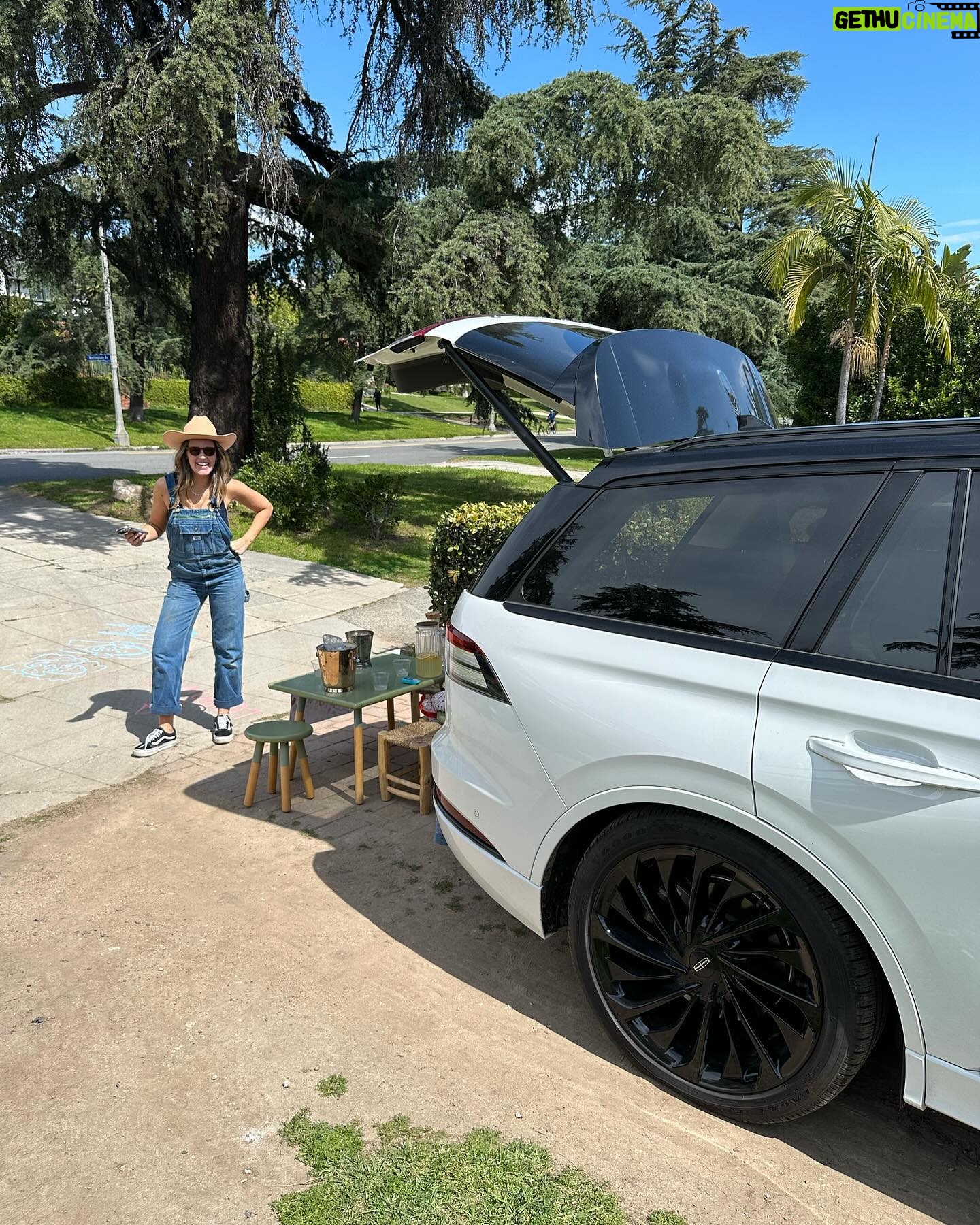 Amber Stevens West Instagram - 🍋 #Ad When life gives you lemons, make lemonade – and when your kids set up a stand, use the spacious @Lincoln Aviator® SUV to elevate the experience! 🚗💨 Making cherished memories and spreading joy in the driveway, one sip at a time. #ThePowerofSanctuary #LincolnAviator 2023 Lincoln Black Label Aviator® model shown with available features. Available at participating Lincoln Black Label Retailers only.