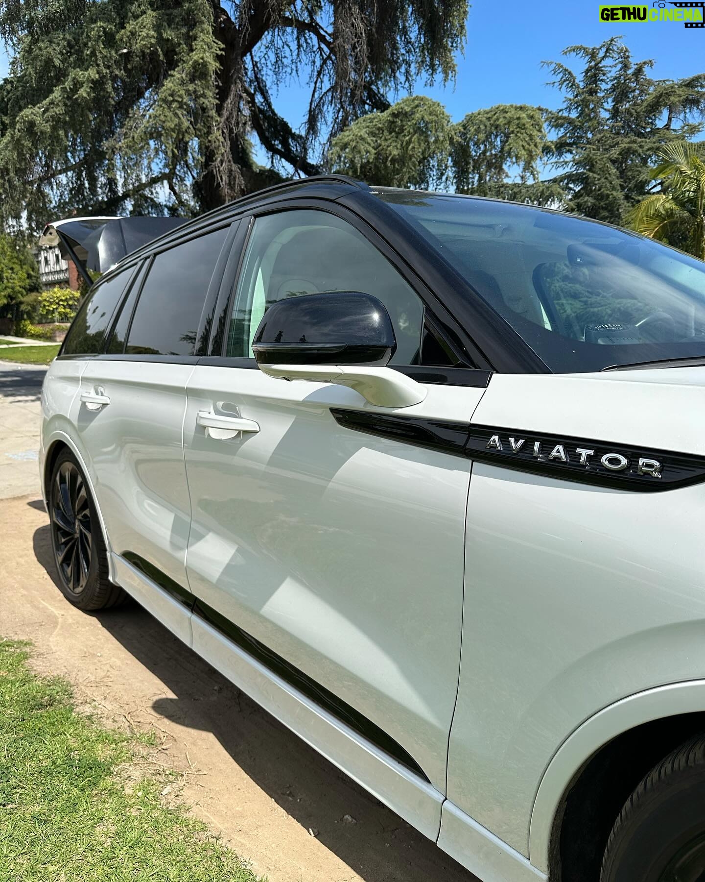 Amber Stevens West Instagram - 🍋 #Ad When life gives you lemons, make lemonade – and when your kids set up a stand, use the spacious @Lincoln Aviator® SUV to elevate the experience! 🚗💨 Making cherished memories and spreading joy in the driveway, one sip at a time. #ThePowerofSanctuary #LincolnAviator 2023 Lincoln Black Label Aviator® model shown with available features. Available at participating Lincoln Black Label Retailers only.