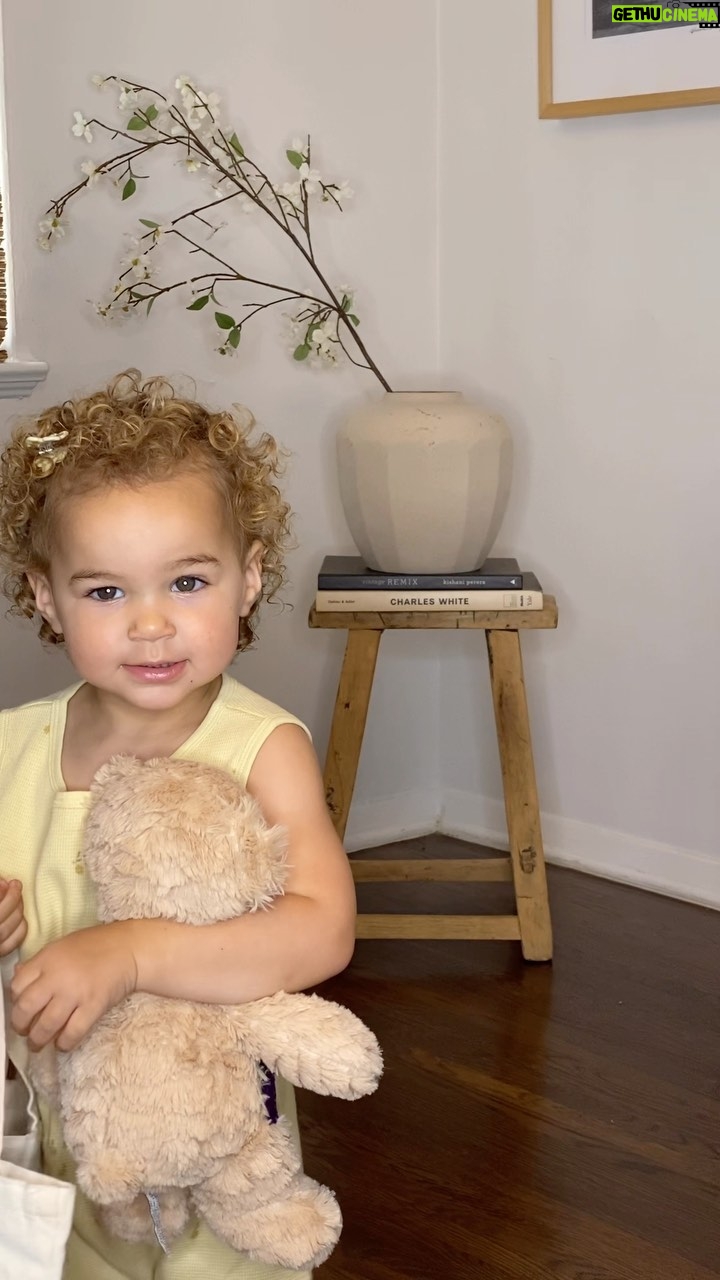 Amber Stevens West Instagram - “Thanks for watching” All Winnie’s looks are from @ryleeandcru 😇
