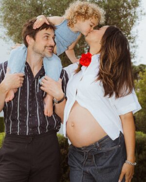 Amber Stevens West Instagram - Family of 5 now loading…