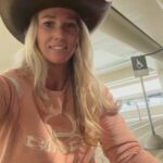 Amberley Snyder Instagram - 🌟 WHEELCHAIR WEDNESDAY - Traveling! 🌟 I usually travel by myself when I speak! #amberleysnyder #walkriderodeo #wheelchairwednesday