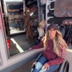 Amberley Snyder Instagram – 🔸 WHEELCHAIR WEDNESDAY from my @officialharttrailer ❤️

#wheelchairwednesday #amberleysnyder #walkriderodeo #harttrailer