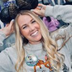 Amberley Snyder Instagram - “I didn’t ask you to be her, I asked you to be you.” -God There is always going to be someone who has an opinion on what you do, who you are and how you live your life. And there will always be someone who will have more than you- money, opportunity, success. You really cannot control those people. You cannot control what they say, what they have or how they feel about you. Now I am not one that will say I don’t care what others think, because I do. But I have learned to focus on what I tell myself. I can tell myself I am proud of what I do and who I am. I am thankful for my job, my life, my passions, my people, my dog and my horses. That voice needs to be louder than the others. God is not comparing you, try to not compare yourself either. Focus on what you have and what you can do with your life. Be proud of you! Be excited for you! Celebrate for you! 🥂 Be you! #amberleysnyder #walkriderodeo