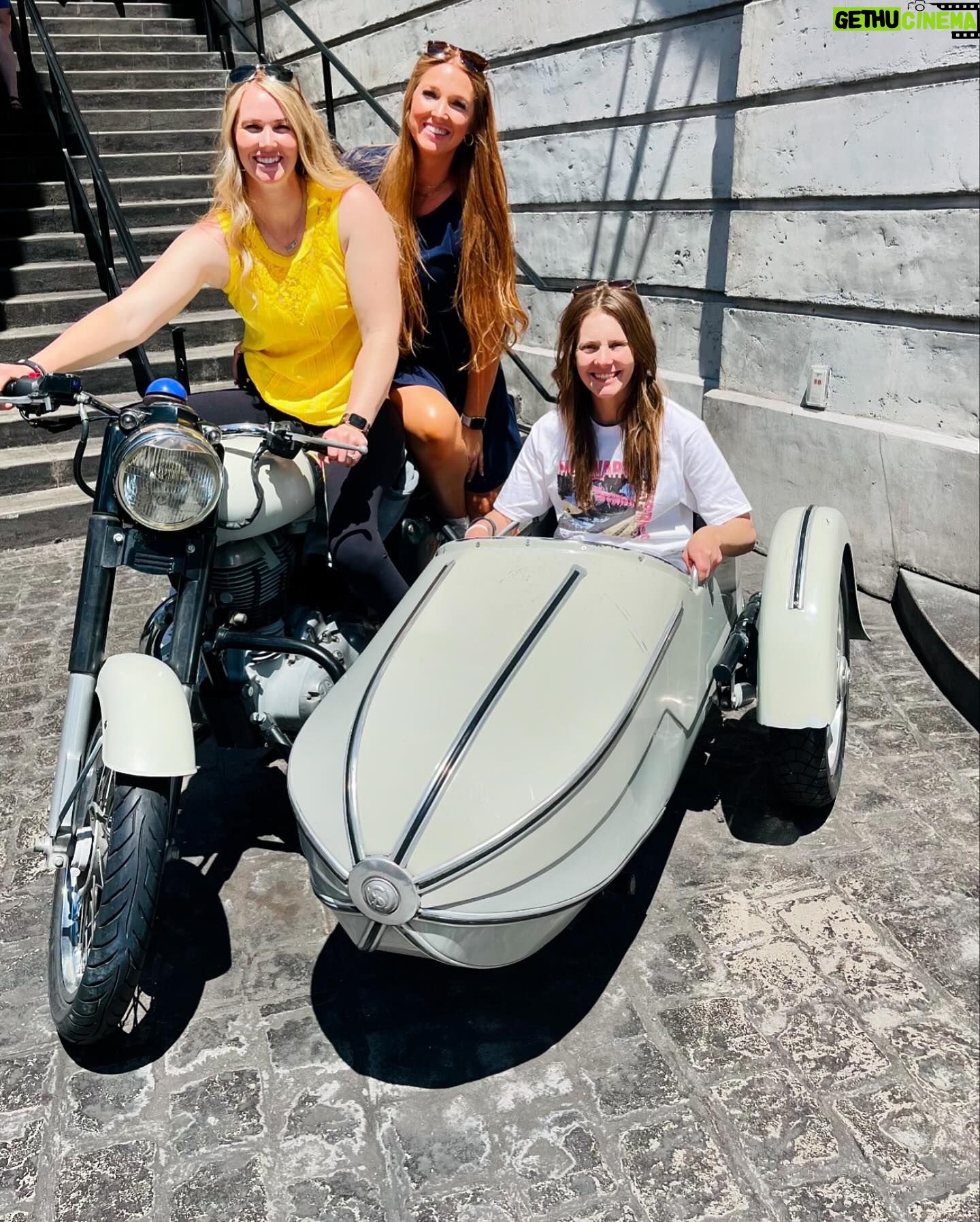 Amberley Snyder - 9.4K Likes - 🌺 🏰 ⚡️
#amberleysnyder #walkriderodeo