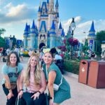 Amberley Snyder Instagram – 🌺 🏰 ⚡️ 

#amberleysnyder #walkriderodeo
