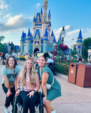 Amberley Snyder Instagram - 🌺 🏰 ⚡️ 

#amberleysnyder #walkriderodeo