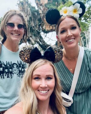 Amberley Snyder Instagram - 🌺 🏰 ⚡️ 

#amberleysnyder #walkriderodeo