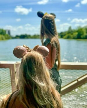 Amberley Snyder Instagram - 🌺 🏰 ⚡️ 

#amberleysnyder #walkriderodeo