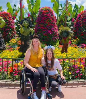 Amberley Snyder Instagram - 🌺 🏰 ⚡️ 

#amberleysnyder #walkriderodeo